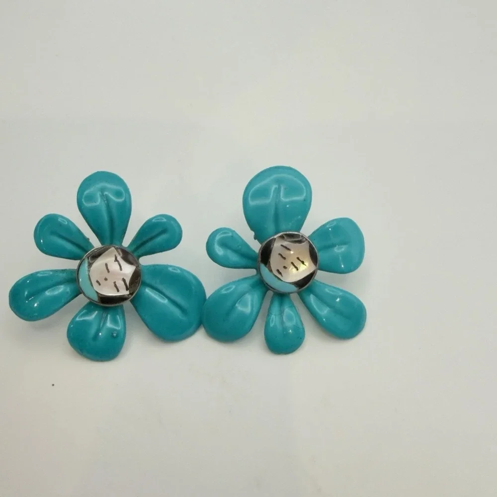 Vintage Zuni Women Face Turquoise Inlay Stud Earrings Pop Art Mod Addition Read
